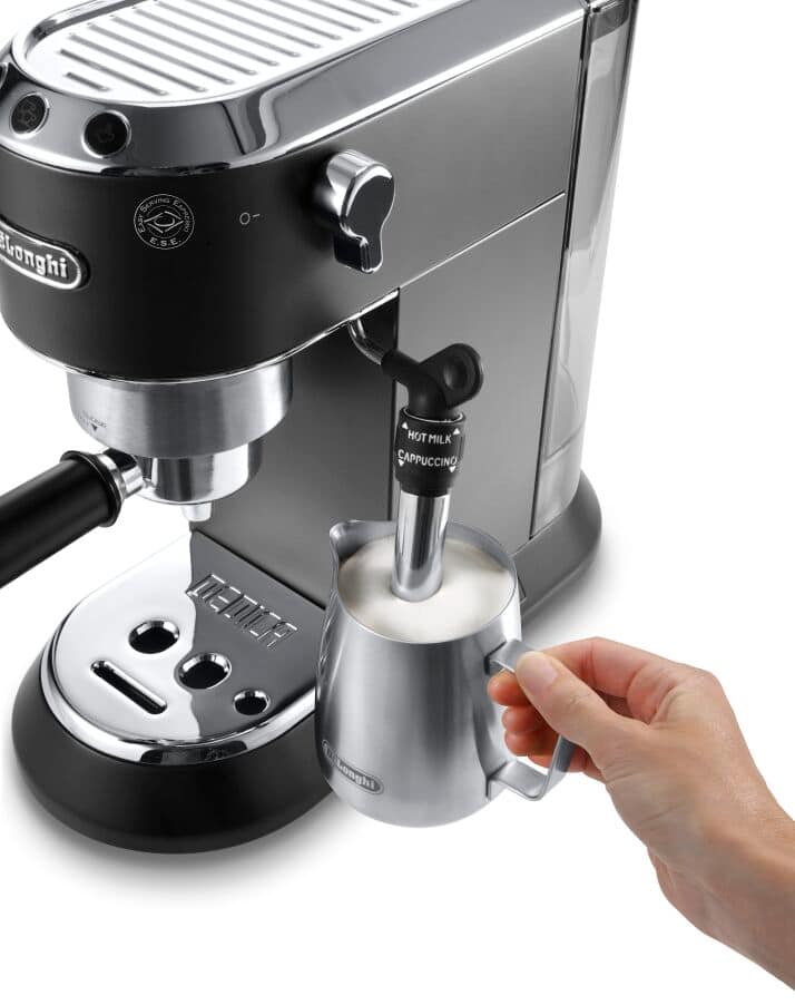 De'Longhi Dedica EC685.BK milk frothing