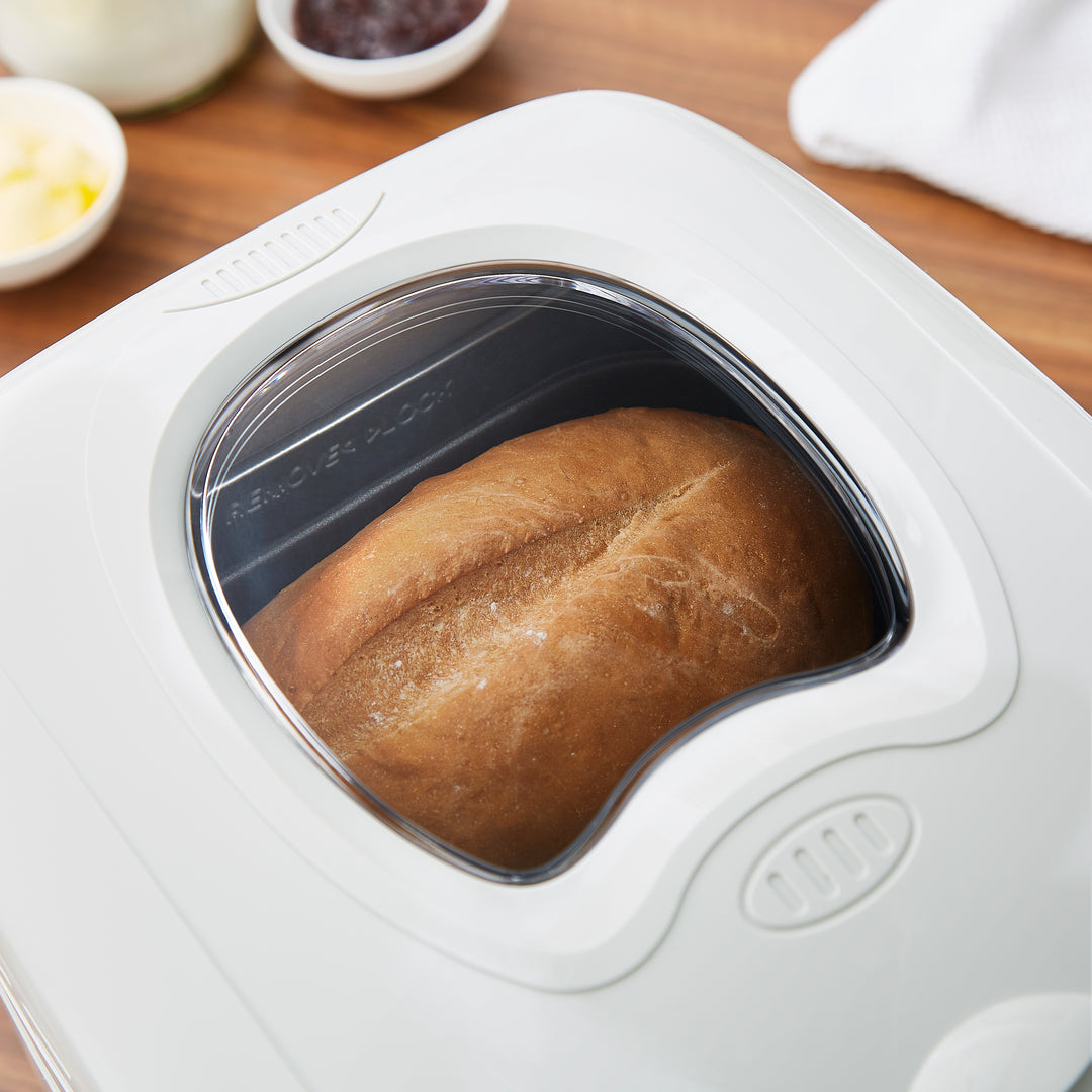 Morphy Richards Fastbake 48281 bread baking through window