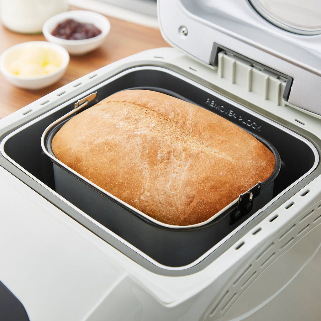 Morphy Richards Fastbake 48281 baked loaf in pan