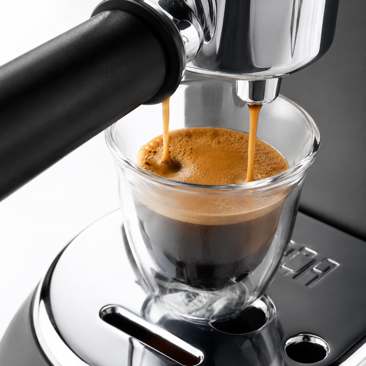 De'Longhi Dedica Style EC685.BK black espresso machine - product view 6