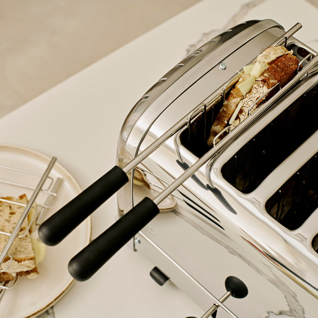 Dualit 4 Slice NewGen Classic Toaster Chrome sandwich cage detail