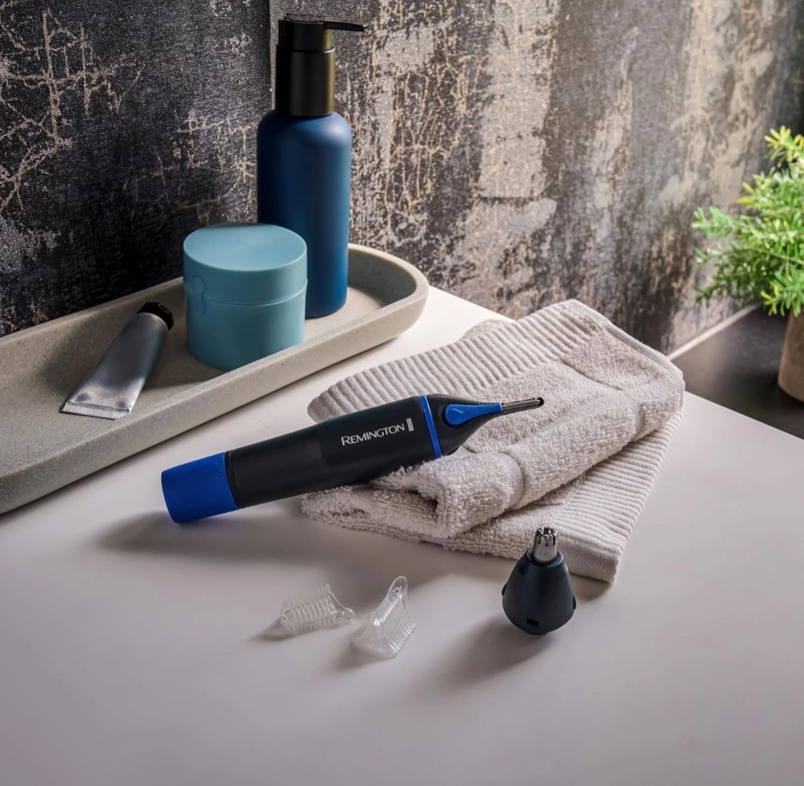 REMINGTON Nano NE3850 Wet & Dry Nose & Ear Trimmer